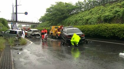 中原街道で渋滞中の車列に車が突っ込み8台が巻き込まれる　5人病院搬送、事故起こした運転手は現場から逃走　横浜市旭区