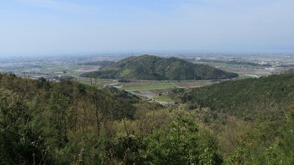 豊臣兄弟必勝の布石「陣城」とは何か。三木城・鳥取城・賤ヶ岳・備中高松城で秀吉と秀長が見た「勝者の景色」を歩く