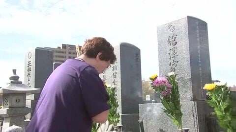 彼岸の中日　墓参りする人の姿　青空のもと先祖へ思い　岩手県盛岡市