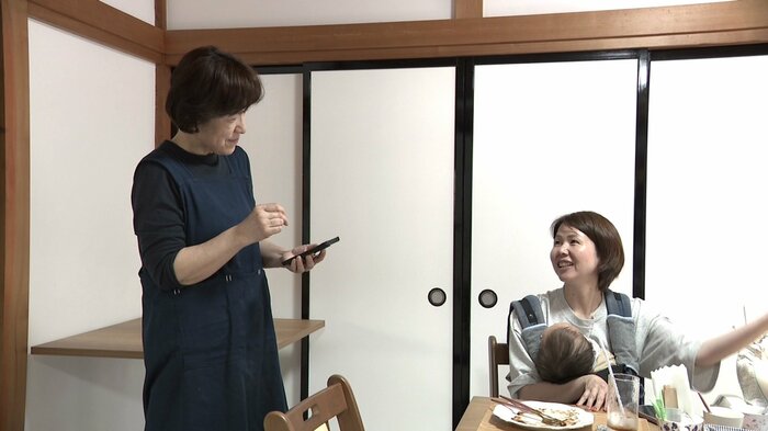 「ちょっと話したり心を休めたりする居場所になれば」と話す安部さん（左）