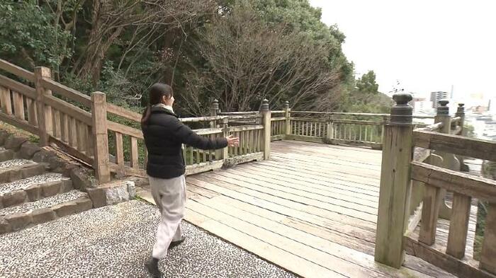滝の上の展望台からは静岡市街地が一望できる