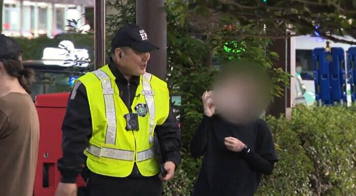 指導を行う警備員