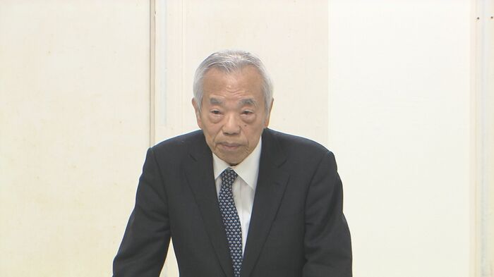 会見する谷川弥一衆院議員