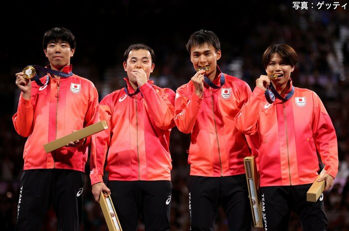 金メダルに輝いた日本男子フルーレ団体