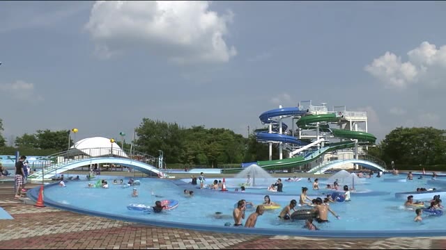 猛暑日の地点も 涼を求めて…プール賑わう コロナの夏 感染症対策も万全【8月4日・福島県】