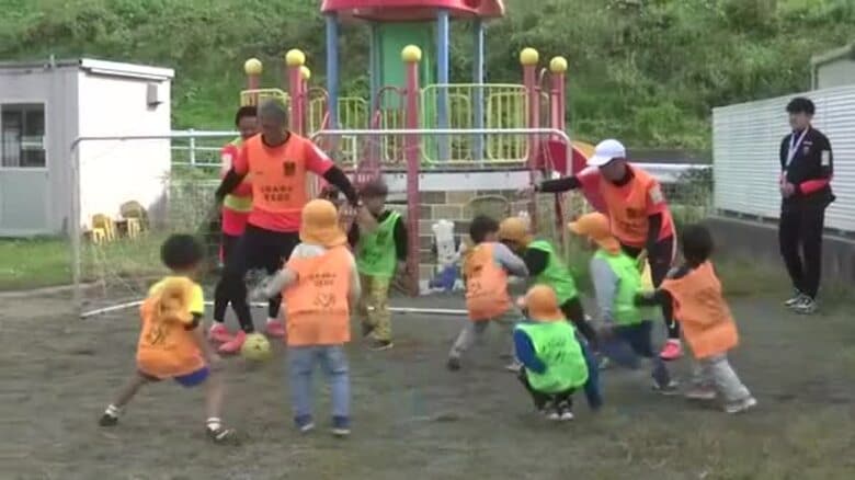 浦和レッズ　大槌町でサッカー教室　2011年から被災地に笑顔を　岩手県｜FNNプライムオンライン