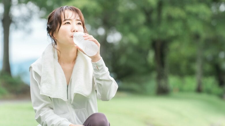 「運動しない人はスポドリを飲まないで」血糖値爆上がり？熱中症予防はできない？医師に聞く市販ドリンクとの付き合い方｜FNNプライムオンライン