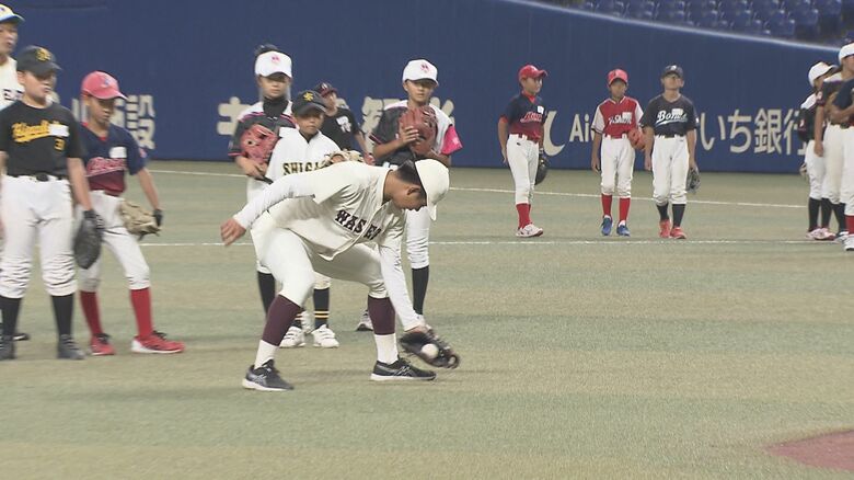 オール早慶野球戦を前にバンテリンDで小学生向けの野球教室 早稲田と慶應の現役部員たちが約100人に指導｜FNNプライムオンライン