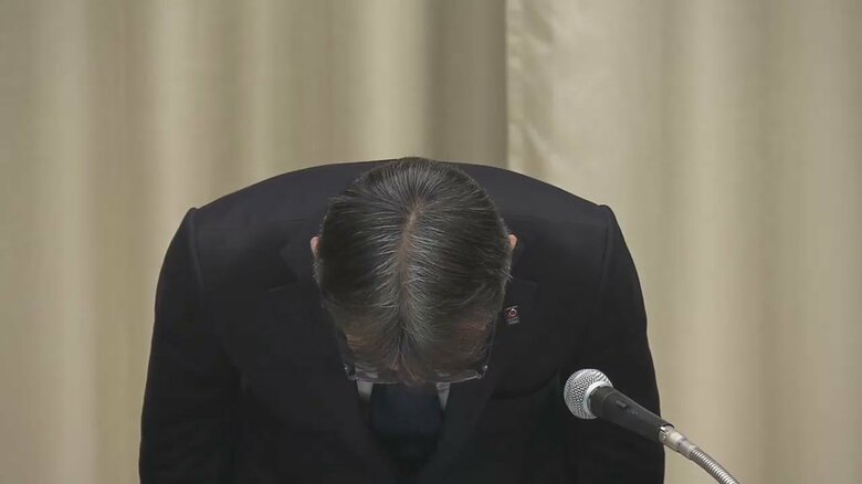 会見で謝罪する白川儀一社長