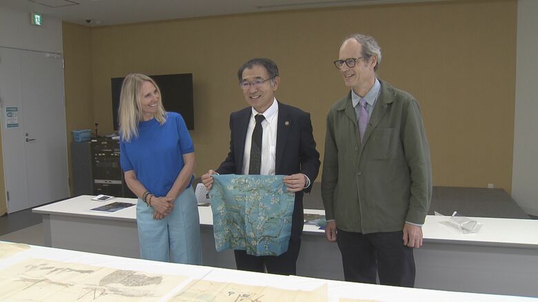 坂井市長とエッシャー氏のひ孫