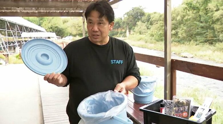 バケツを配布して食べ残しなどを捨てるよう呼びかけている