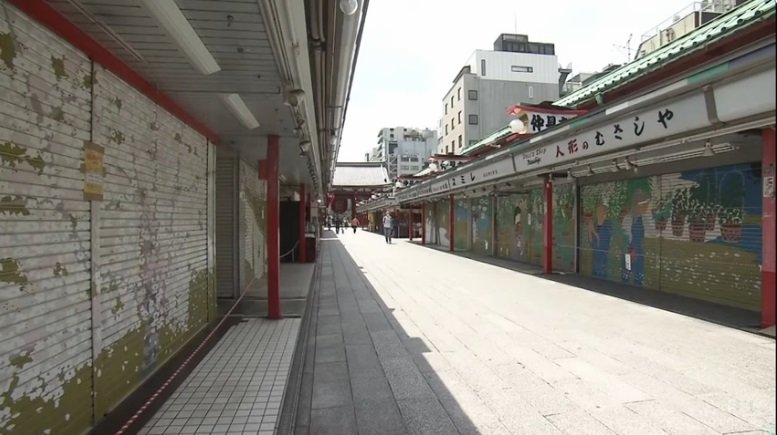 緊急事態宣言延長下の浅草仲見世通り商店街　5月29日