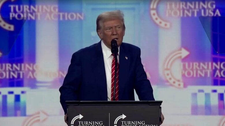 アリゾナ州で開催された「アメリカフェスト」で演説したトランプ氏（12月22日）