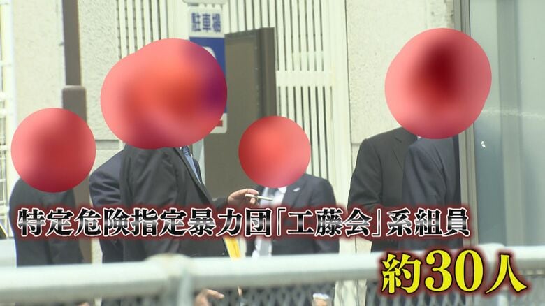 取材を受ける白バイ隊員に「俺、警察24時に出たことあるよ！」　駆け寄り話しかけてきた黒服の男たち
