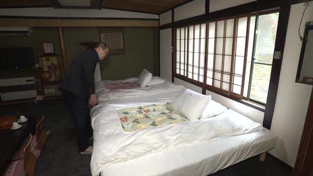 海外からの観光客も使いやすいようにベッドに