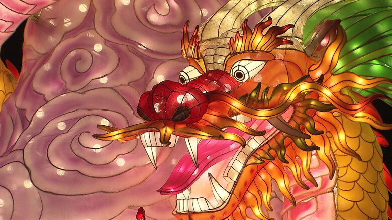 メインオブジェ「九鯉化龍（ジュウリイファーロン）