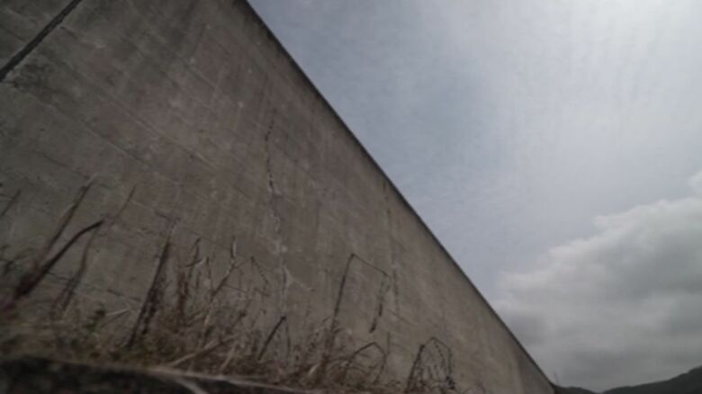 緒方受刑者が服役する岡山刑務所の塀