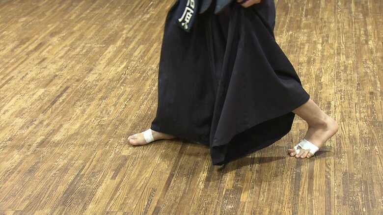 相手に詰め寄る自主練習で足はボロボロ