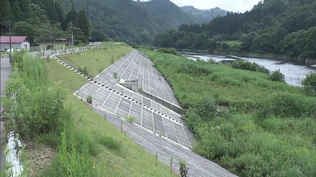 長谷川さんの自宅前に完成した堤防