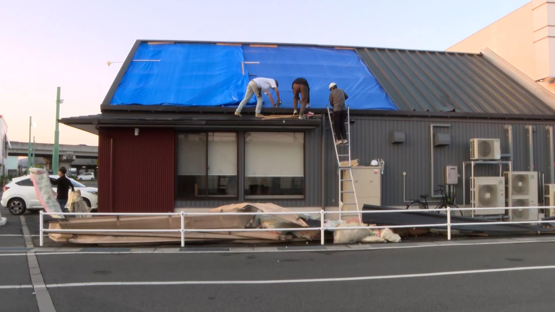 突風被害で気象台が現地調査　うどん店のトタン屋根が飛ばされ一部電線に…当時激しい雨や強風　岡山・倉敷市