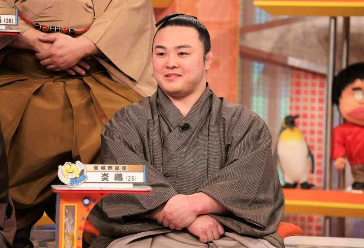冷蔵庫に頭を入れて 注目のイケメン力士 炎鵬の不思議な起床法 Fnnプライムオンライン 冷蔵庫に頭を入れて 注目のイケメン力士 炎鵬の不思議な起床法 Fnnプライムオンライン