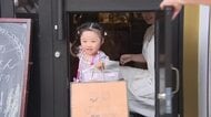 夏休みのおつかい　子どもたちがひとりで買い物に挑戦「いっぱい買ってきた」　広島市のベーカリー