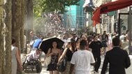 パリで週末の路上飲酒禁止　記録的熱波で医療体制逼迫