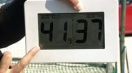【中継】熊本地震発生から7日目　初の酷暑日40.3度　断水続く八代市の避難所でプールから水くみ上げ水洗トイレに