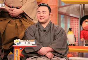 冷蔵庫に頭を入れて…注目のイケメン力士・炎鵬の不思議な起床法