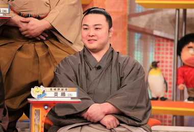 冷蔵庫に頭を入れて…注目のイケメン力士・炎鵬の不思議な起床法