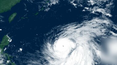 関東接近の恐れ…猛烈な勢力の台風16号が北上中「水曜までに備えを」