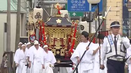 秋の実りに感謝「博多おくんち」開幕　25年に1度の式年遷宮で今年は豪華パレードに　みこし3基と約1000人が街を練り歩く　福岡