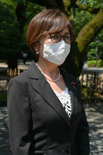 稲田元防衛相が「主権回復の日」に靖国参拝