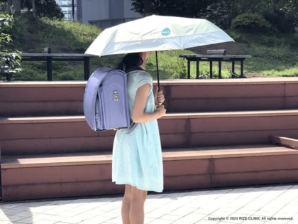 ■“子どもの日傘” 小学生7割「日傘を使いたい」 ~ 現役の小・中・高校生400名へ【夏の紫外線対策と美容】を調査 / 子どもの肌にあたえる紫外線の影響や日傘のメリットほか、美容皮膚科の医師が解説