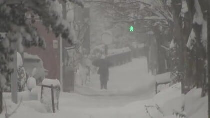富山県内は断続的に降る大雪　平地で50センチ超の積雪　県東部と西部南に大雪警報