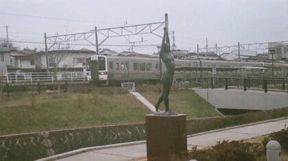 誰が盗んだ！？消えたブロンズ像 台座には傷がなく…彫刻家は「怒り爆発