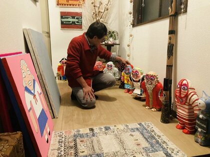 奇妙な人形「へんな人」を作るのは“普通の人”か 深夜0時の創作活動は