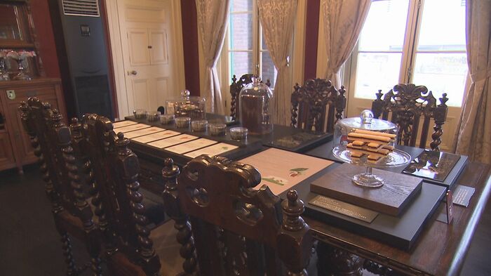 アフタヌーンティーを紹介する展示