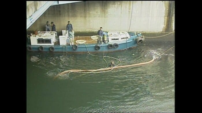 神田川で凶器の捜索が行われた 1997年11月