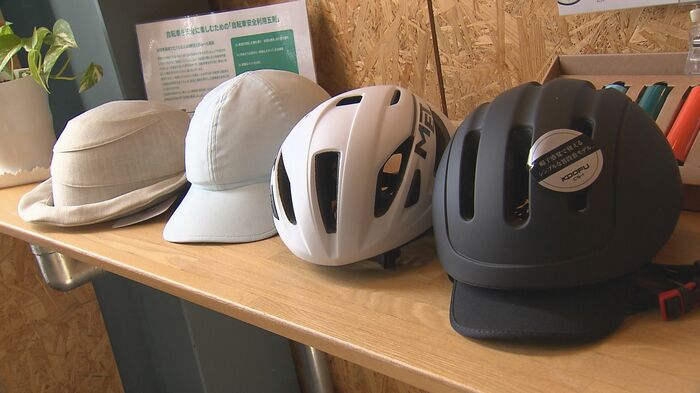 自転車専門店では様々なヘルメットを販売