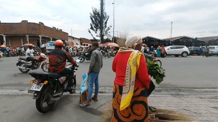 コンゴの街角を360度映像で疑似体験する