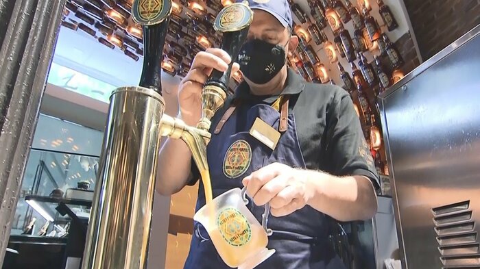 マンハッタンのハリーポッター公式ショップの店内では「バタービール」も楽しめる!