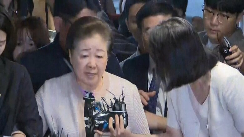 「雨が降っているのに…」旧統一教会・韓鶴子総裁が韓国・特別検察に出頭し記者団の問いかけに応じる｜FNNプライムオンライン