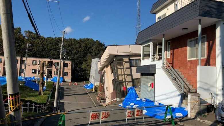北海道地震から1ヶ月「今も家屋が毎日少しずつ傾いていく」「雪が降る前に対策を」｜FNNプライムオンライン