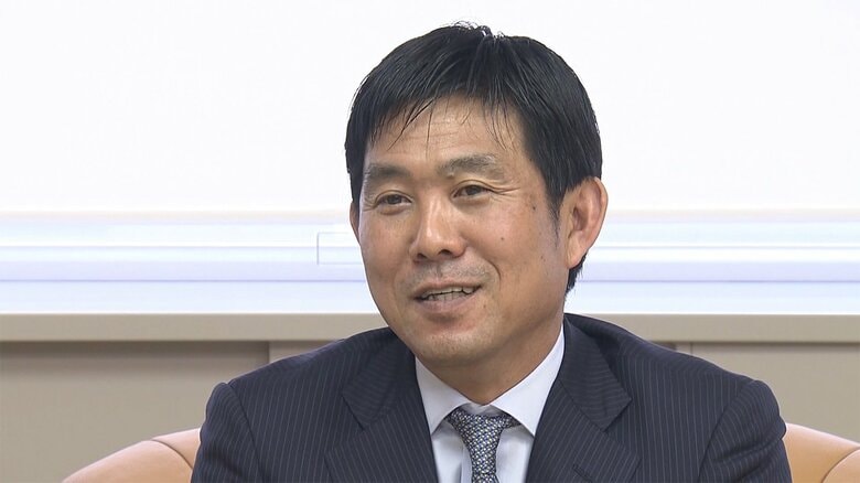 サッカー日本代表・森保一監督が出身地・長崎へ　“メモ”には何が？　スペイン戦での言葉の真意は｜FNNプライムオンライン