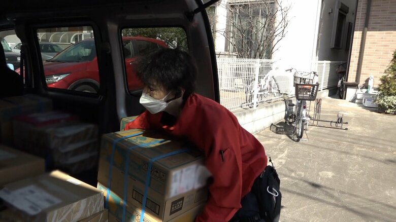 重さ約24kgを抱きかかえる
