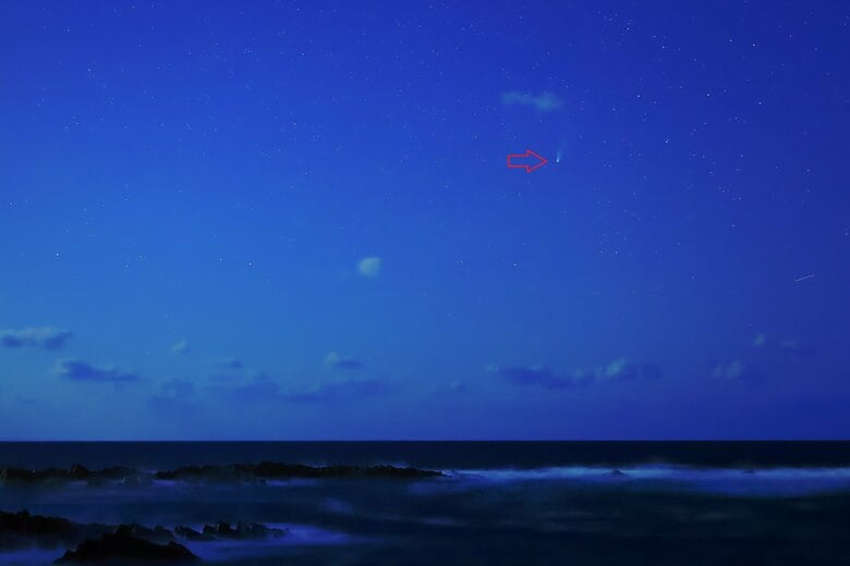 日本海とレモン彗星