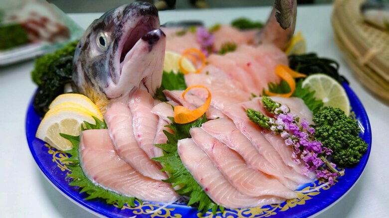 陸上養殖したベニザケの刺身（提供：NTT東日本）