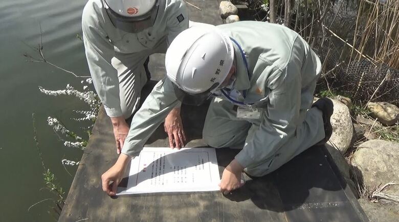 はがされた「警告書」を張り直す