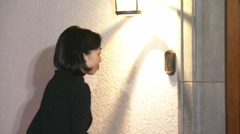 三笠宮邸に到着された彬子さま